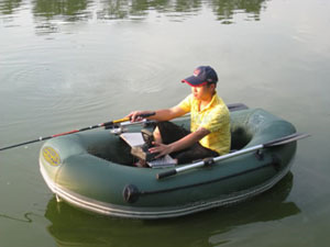 天涯充气皮划艇钓鱼